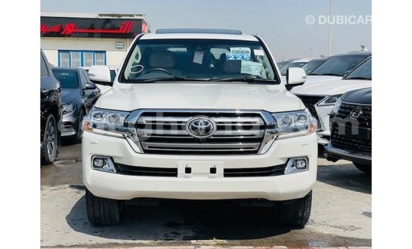 Buy Import Toyota Land Cruiser White Car in Import - Dubai in Ashanti Buy Import Toyota Land Cruiser White Car in Import - Dubai in Ashanti