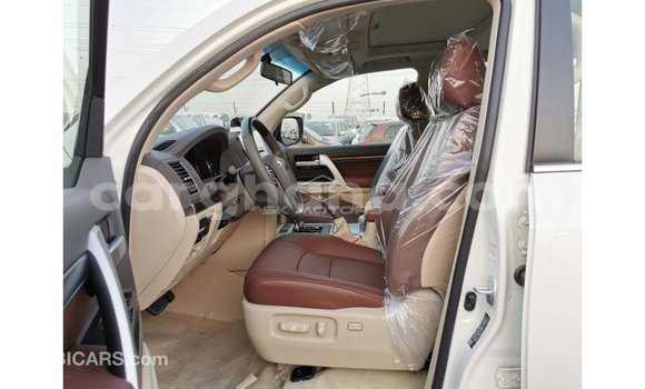 Sayi Imported Toyota Land Cruiser White Mota in Import - Dubai a Ashanti Sayi Imported Toyota Land Cruiser White Mota in Import - Dubai a Ashanti