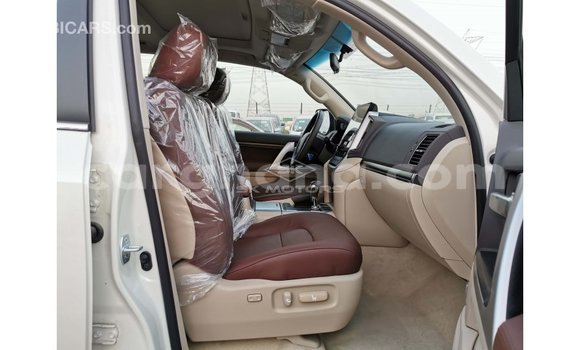 Sayi Imported Toyota Land Cruiser White Mota in Import - Dubai a Ashanti Sayi Imported Toyota Land Cruiser White Mota in Import - Dubai a Ashanti