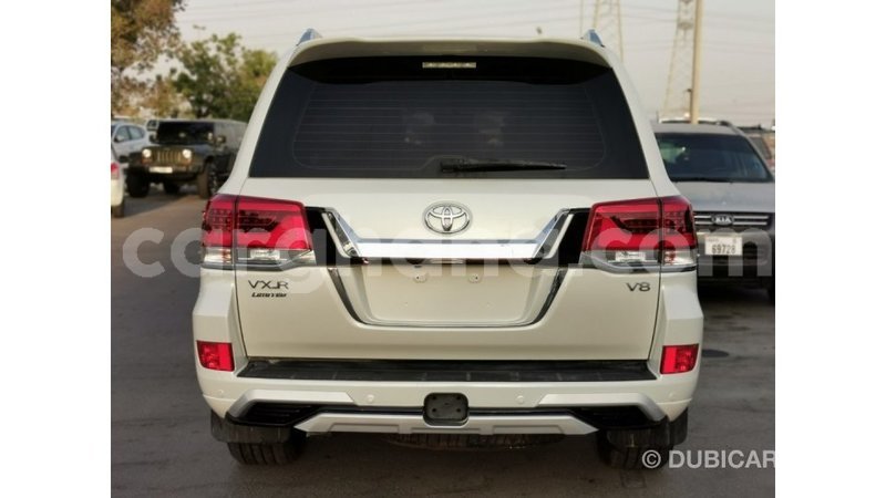 Big with watermark toyota land cruiser ashanti import dubai 30049