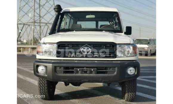 Sayi Imported Toyota Land Cruiser White Mota in Import - Dubai a Ashanti Sayi Imported Toyota Land Cruiser White Mota in Import - Dubai a Ashanti