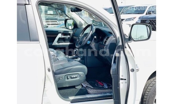 Buy Import Toyota Land Cruiser White Car in Import - Dubai in Ashanti Buy Import Toyota Land Cruiser White Car in Import - Dubai in Ashanti