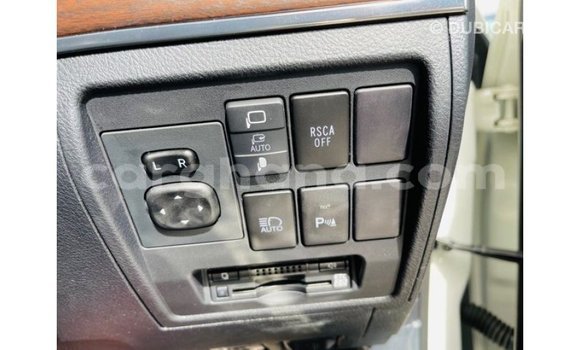 Buy Import Toyota Land Cruiser White Car in Import - Dubai in Ashanti Buy Import Toyota Land Cruiser White Car in Import - Dubai in Ashanti