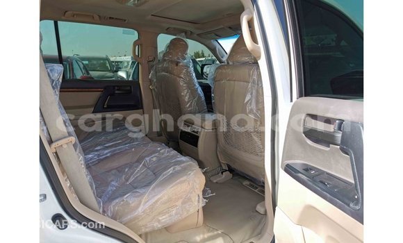 Sayi Imported Toyota Land Cruiser White Mota in Import - Dubai a Ashanti Sayi Imported Toyota Land Cruiser White Mota in Import - Dubai a Ashanti