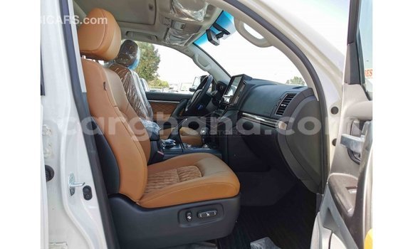 Buy Import Toyota Land Cruiser White Car in Import - Dubai in Ashanti Buy Import Toyota Land Cruiser White Car in Import - Dubai in Ashanti