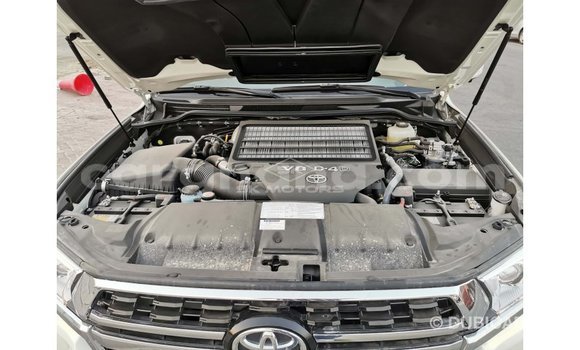 Buy Import Toyota Land Cruiser White Car in Import - Dubai in Ashanti Buy Import Toyota Land Cruiser White Car in Import - Dubai in Ashanti