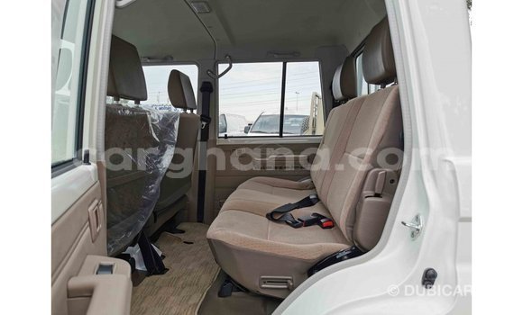 Buy Import Toyota Land Cruiser White Car in Import - Dubai in Ashanti Buy Import Toyota Land Cruiser White Car in Import - Dubai in Ashanti