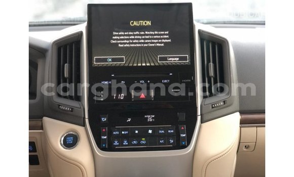 Sayi Imported Toyota Land Cruiser White Mota in Import - Dubai a Ashanti Sayi Imported Toyota Land Cruiser White Mota in Import - Dubai a Ashanti