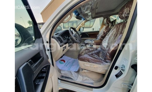 Ra Imported Toyota Land Cruiser funfun Ọkọ̀ in Import - Dubai ni Ashanti Ra Imported Toyota Land Cruiser funfun Ọkọ̀ in Import - Dubai ni Ashanti