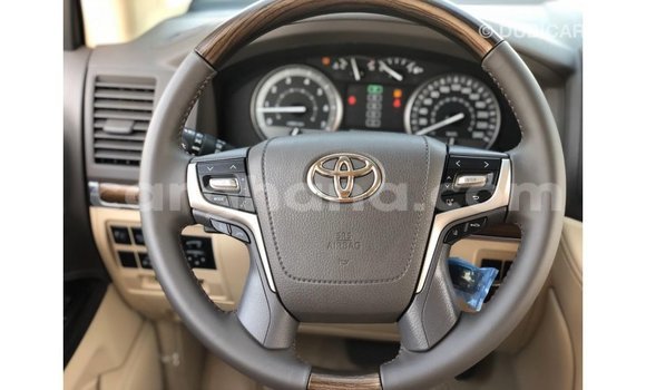 Buy Import Toyota Land Cruiser White Car in Import - Dubai in Ashanti Buy Import Toyota Land Cruiser White Car in Import - Dubai in Ashanti