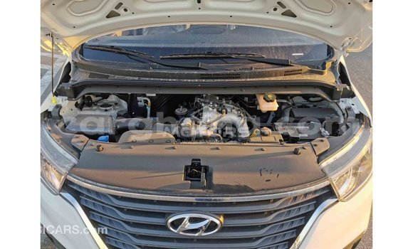 Buy Import Hyundai Cargo White Car in Import - Dubai in Ashanti Buy Import Hyundai Cargo White Car in Import - Dubai in Ashanti