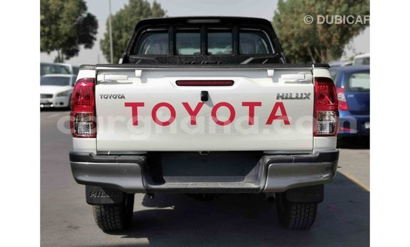 Sayi Imported Toyota Hilux White Mota in Import - Dubai a Ashanti Sayi Imported Toyota Hilux White Mota in Import - Dubai a Ashanti