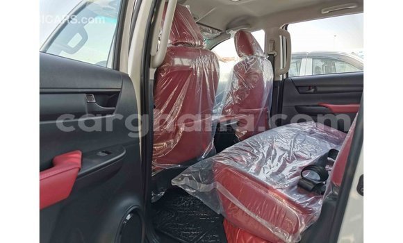 Sayi Imported Toyota Hilux White Mota in Import - Dubai a Ashanti Sayi Imported Toyota Hilux White Mota in Import - Dubai a Ashanti