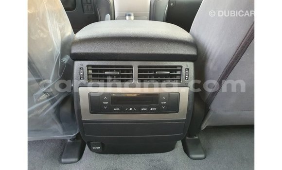 Buy Import Toyota Land Cruiser White Car in Import - Dubai in Ashanti Buy Import Toyota Land Cruiser White Car in Import - Dubai in Ashanti