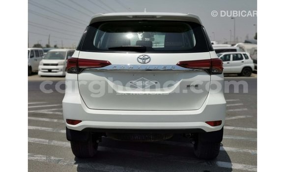 Sayi Imported Toyota Fortuner White Mota in Import - Dubai a Ashanti Sayi Imported Toyota Fortuner White Mota in Import - Dubai a Ashanti