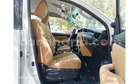 Sayi Imported Toyota Fortuner White Mota in Import - Dubai a Ashanti Sayi Imported Toyota Fortuner White Mota in Import - Dubai a Ashanti