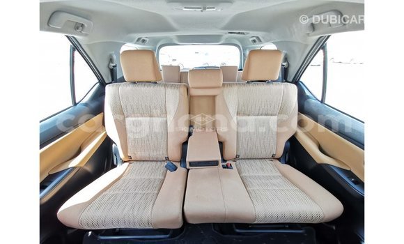 Sayi Imported Toyota Fortuner White Mota in Import - Dubai a Ashanti Sayi Imported Toyota Fortuner White Mota in Import - Dubai a Ashanti