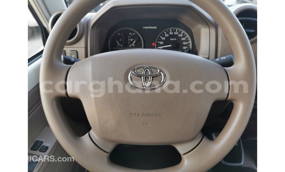 Sayi Imported Toyota Land Cruiser White Mota in Import - Dubai a Ashanti Sayi Imported Toyota Land Cruiser White Mota in Import - Dubai a Ashanti
