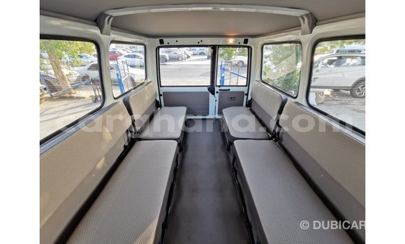 Sayi Imported Toyota Land Cruiser White Mota in Import - Dubai a Ashanti Sayi Imported Toyota Land Cruiser White Mota in Import - Dubai a Ashanti