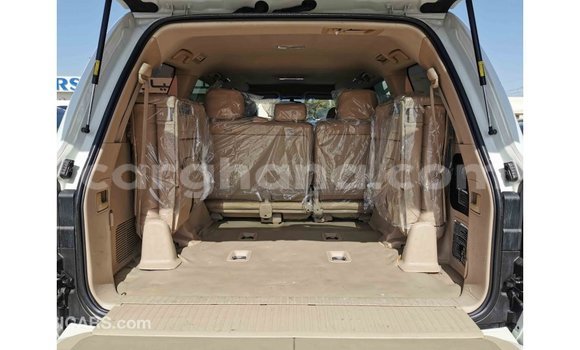 Sayi Imported Toyota Land Cruiser White Mota in Import - Dubai a Ashanti Sayi Imported Toyota Land Cruiser White Mota in Import - Dubai a Ashanti