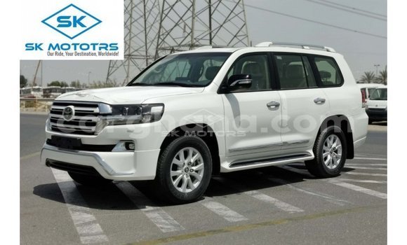 Ra Imported Toyota Land Cruiser funfun Ọkọ̀ in Import - Dubai ni Ashanti Ra Imported Toyota Land Cruiser funfun Ọkọ̀ in Import - Dubai ni Ashanti