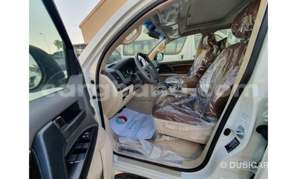 Sayi Imported Toyota Land Cruiser White Mota in Import - Dubai a Ashanti Sayi Imported Toyota Land Cruiser White Mota in Import - Dubai a Ashanti