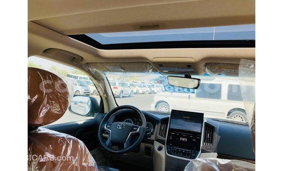 Buy Import Toyota Land Cruiser White Car in Import - Dubai in Ashanti Buy Import Toyota Land Cruiser White Car in Import - Dubai in Ashanti