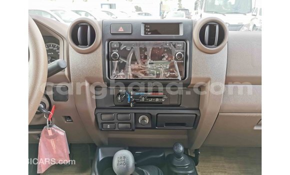 Sayi Imported Toyota Land Cruiser White Mota in Import - Dubai a Ashanti Sayi Imported Toyota Land Cruiser White Mota in Import - Dubai a Ashanti