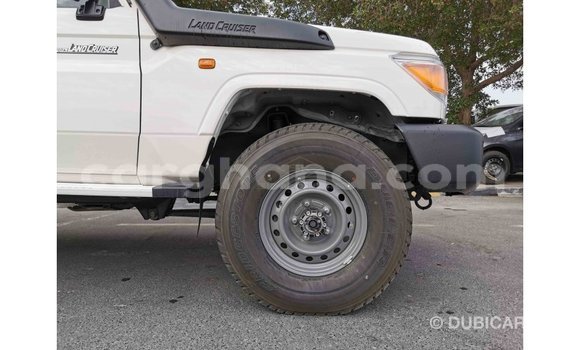 Sayi Imported Toyota Land Cruiser White Mota in Import - Dubai a Ashanti Sayi Imported Toyota Land Cruiser White Mota in Import - Dubai a Ashanti