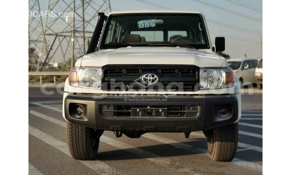 Buy Import Toyota Land Cruiser White Car in Import - Dubai in Ashanti Buy Import Toyota Land Cruiser White Car in Import - Dubai in Ashanti