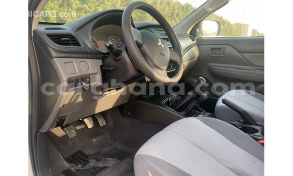 Buy Import Mitsubishi L200 White Car in Import - Dubai in Ashanti Buy Import Mitsubishi L200 White Car in Import - Dubai in Ashanti
