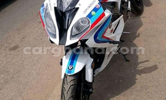 Sayi Na hannu Suzuki GSRX 600 White Motsi in Accra a Greater Accra Sayi Na hannu Suzuki GSRX 600 White Motsi in Accra a Greater Accra