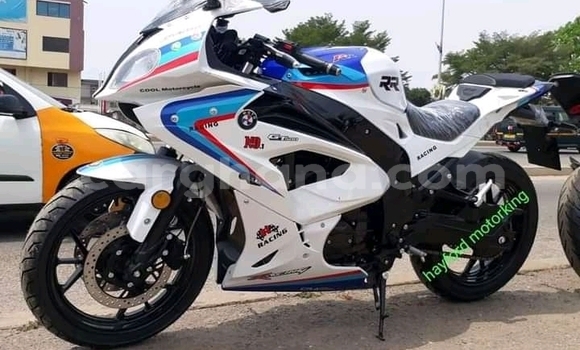 Sayi Na hannu Suzuki GSRX 600 White Motsi in Accra a Greater Accra Sayi Na hannu Suzuki GSRX 600 White Motsi in Accra a Greater Accra