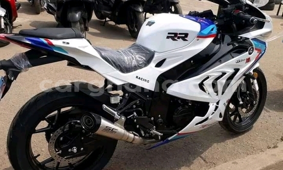 Sayi Na hannu Suzuki GSRX 600 White Motsi in Accra a Greater Accra Sayi Na hannu Suzuki GSRX 600 White Motsi in Accra a Greater Accra