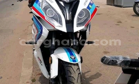 Sayi Na hannu Suzuki GSRX 600 White Motsi in Accra a Greater Accra Sayi Na hannu Suzuki GSRX 600 White Motsi in Accra a Greater Accra