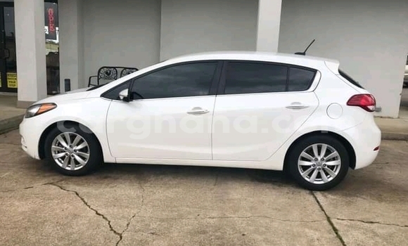 Sayi Na hannu Kia Forte White Mota in Accra a Greater Accra
