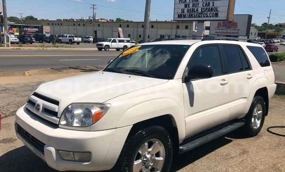 Ra Àlòkù Toyota 4Runner funfun Ọkọ̀ in Accra ni Greater Accra