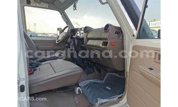 Buy Import Toyota Land Cruiser White Car in Import - Dubai in Ashanti Buy Import Toyota Land Cruiser White Car in Import - Dubai in Ashanti