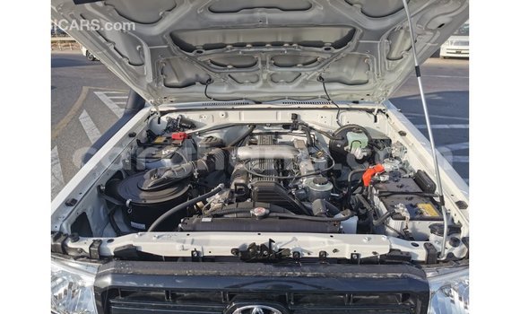 Buy Import Toyota Land Cruiser White Car in Import - Dubai in Ashanti Buy Import Toyota Land Cruiser White Car in Import - Dubai in Ashanti
