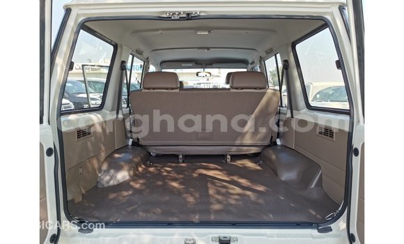 Ra Imported Toyota Land Cruiser funfun Ọkọ̀ in Import - Dubai ni Ashanti Ra Imported Toyota Land Cruiser funfun Ọkọ̀ in Import - Dubai ni Ashanti