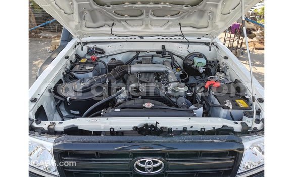 Ra Imported Toyota Land Cruiser funfun Ọkọ̀ in Import - Dubai ni Ashanti Ra Imported Toyota Land Cruiser funfun Ọkọ̀ in Import - Dubai ni Ashanti