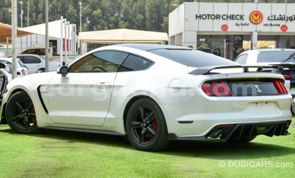 Ra Imported Ford Mustang funfun Ọkọ̀ in Import - Dubai ni Ashanti Ra Imported Ford Mustang funfun Ọkọ̀ in Import - Dubai ni Ashanti