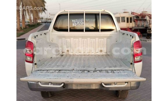 Sayi Imported Mitsubishi L200 White Mota in Import - Dubai a Ashanti Sayi Imported Mitsubishi L200 White Mota in Import - Dubai a Ashanti