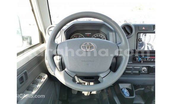 Buy Import Toyota Land Cruiser White Car in Import - Dubai in Ashanti Buy Import Toyota Land Cruiser White Car in Import - Dubai in Ashanti