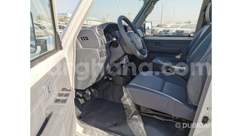 Big with watermark toyota land cruiser ashanti import dubai 30868