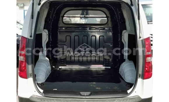 Sayi Imported Hyundai Cargo White Mota in Import - Dubai a Ashanti Sayi Imported Hyundai Cargo White Mota in Import - Dubai a Ashanti