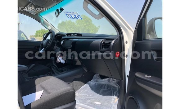 Sayi Imported Toyota Hilux White Mota in Import - Dubai a Ashanti Sayi Imported Toyota Hilux White Mota in Import - Dubai a Ashanti