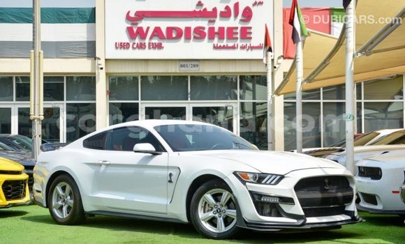 Ra Imported Ford Mustang funfun Ọkọ̀ in Import - Dubai ni Ashanti Ra Imported Ford Mustang funfun Ọkọ̀ in Import - Dubai ni Ashanti