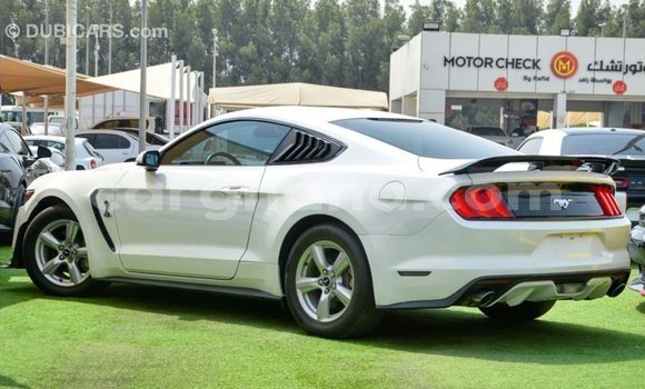 Ra Imported Ford Mustang funfun Ọkọ̀ in Import - Dubai ni Ashanti Ra Imported Ford Mustang funfun Ọkọ̀ in Import - Dubai ni Ashanti