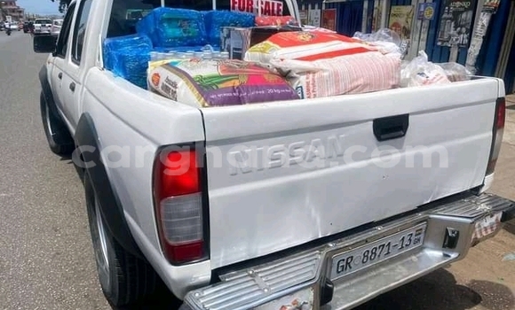 Ra Àlòkù Nissan Pickup funfun Ọkọ̀ in Accra ni Greater Accra